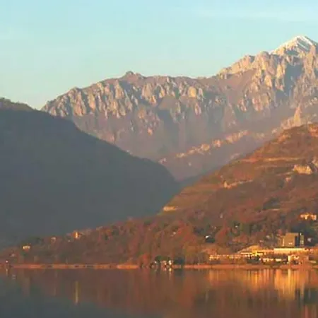 MY HUMBLE HOUSE-Villa apartment -amazing lake view Appartamento Oggiono